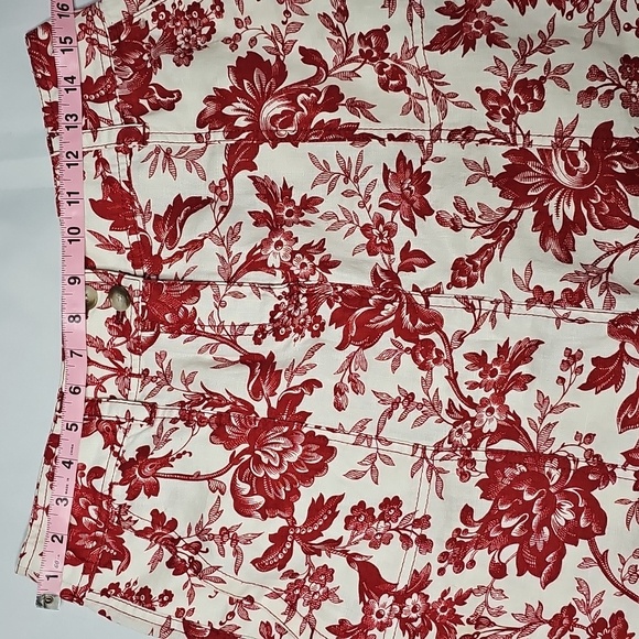 Ann Taylor A-Line Skirt in Red and Cream Floral - Picture 10 of 10